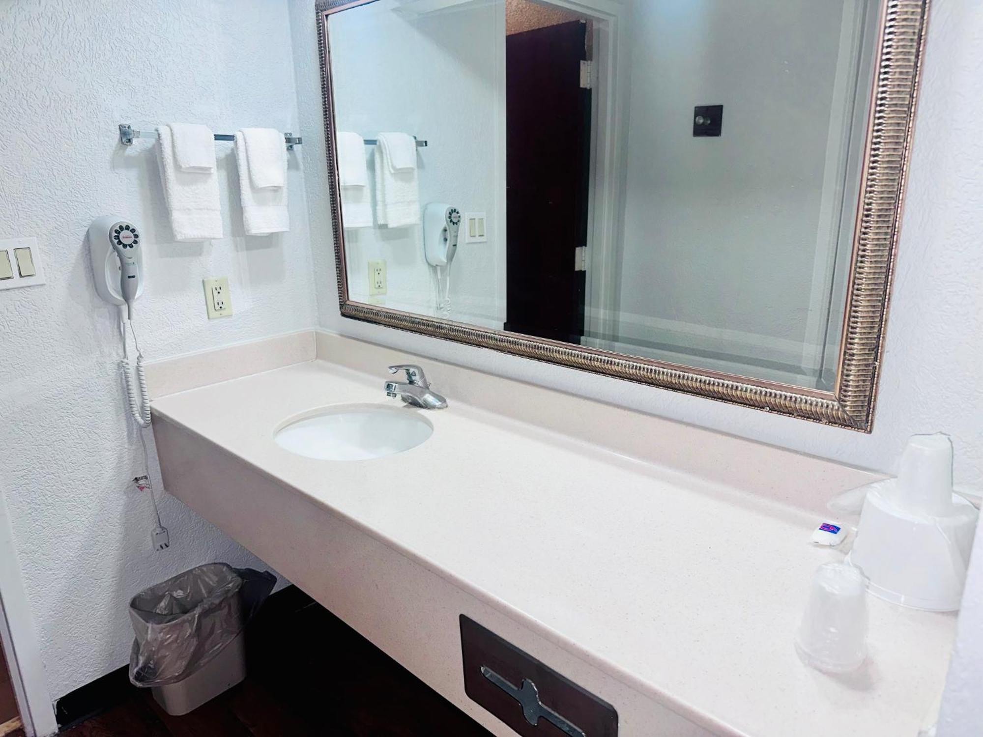 Studio 6 Savannah, Ga- Gateway & I-95 ジョージタウン エクステリア 写真